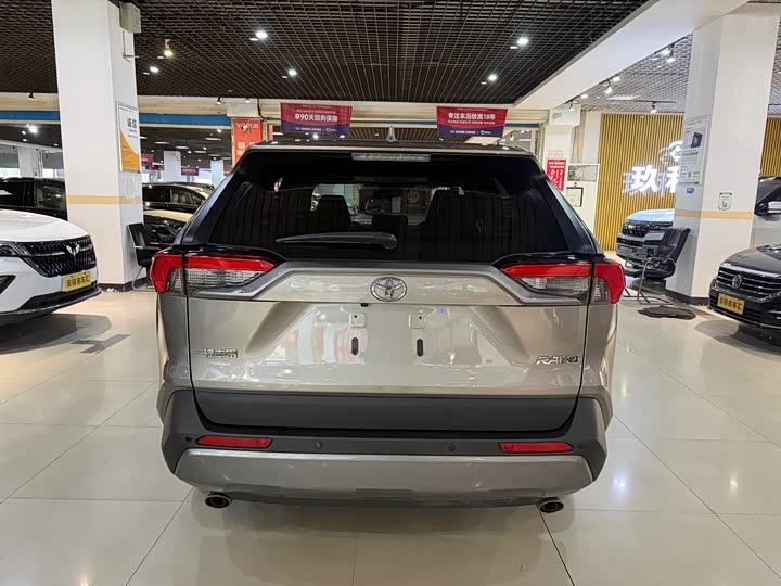 Фото 5 - Toyota RAV4