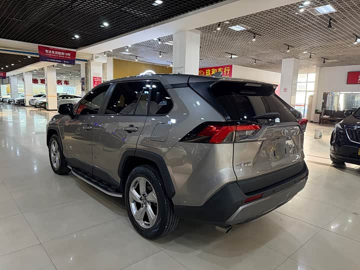 Фото 6 - Toyota RAV4