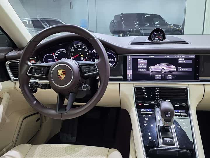 Фото 10 - Porsche Panamera