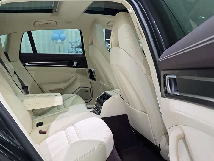 Фото 11 - Porsche Panamera