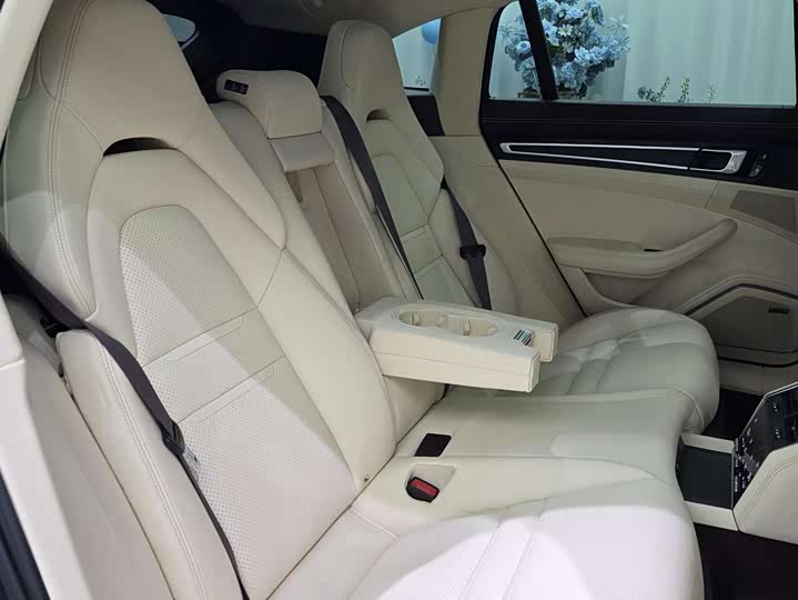 Фото 13 - Porsche Panamera