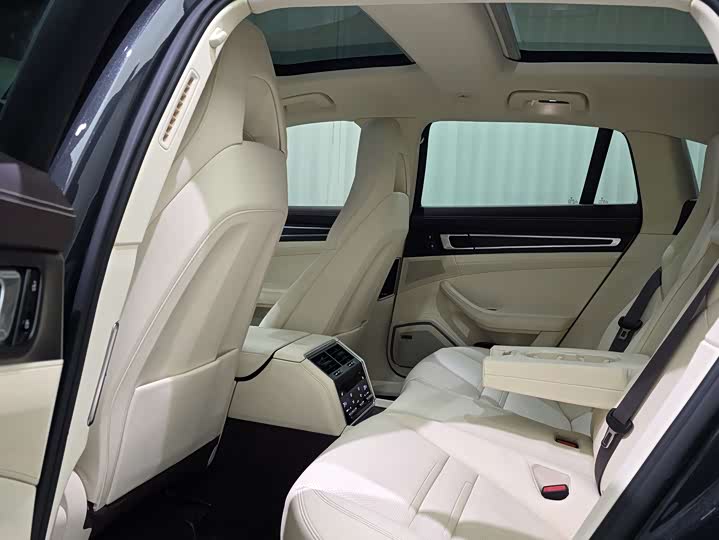 Фото 8 - Porsche Panamera