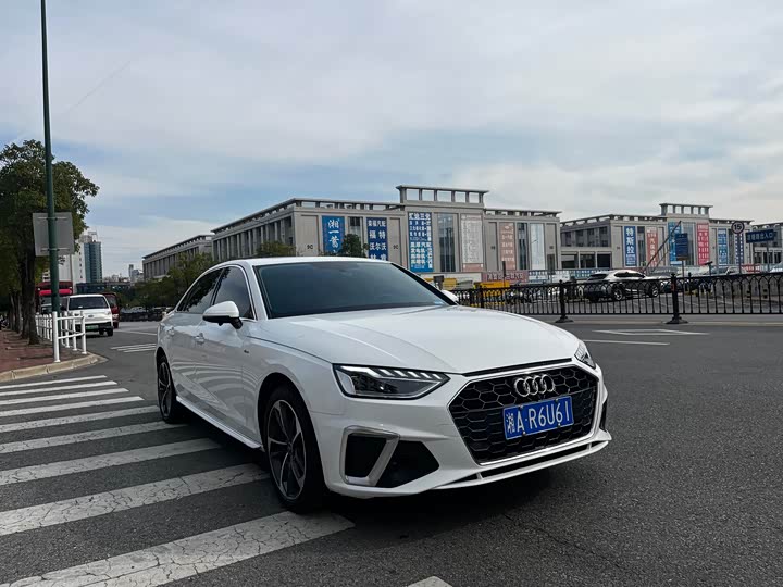 Фото 1 - Audi A4L