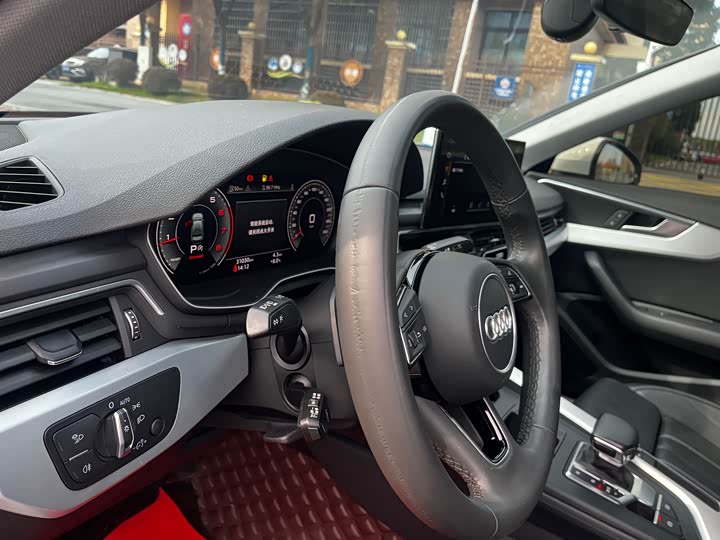 Фото 12 - Audi A4L