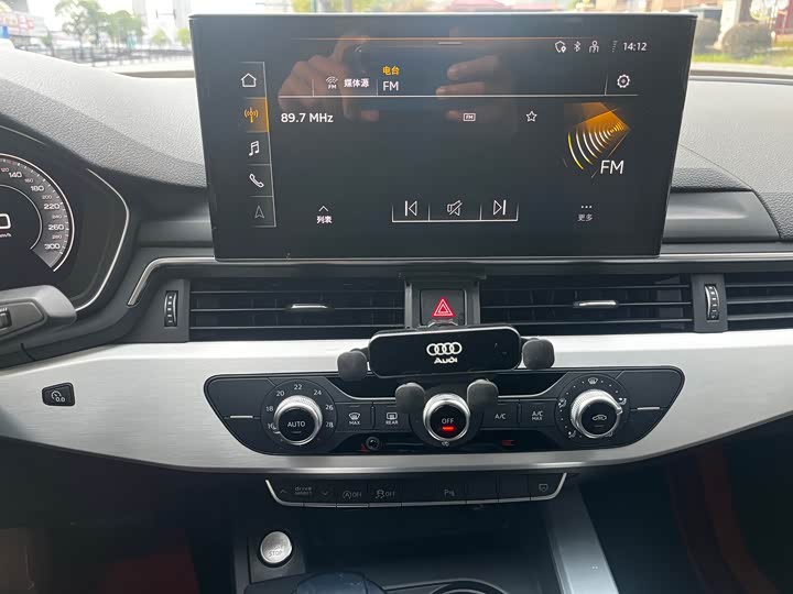 Фото 13 - Audi A4L