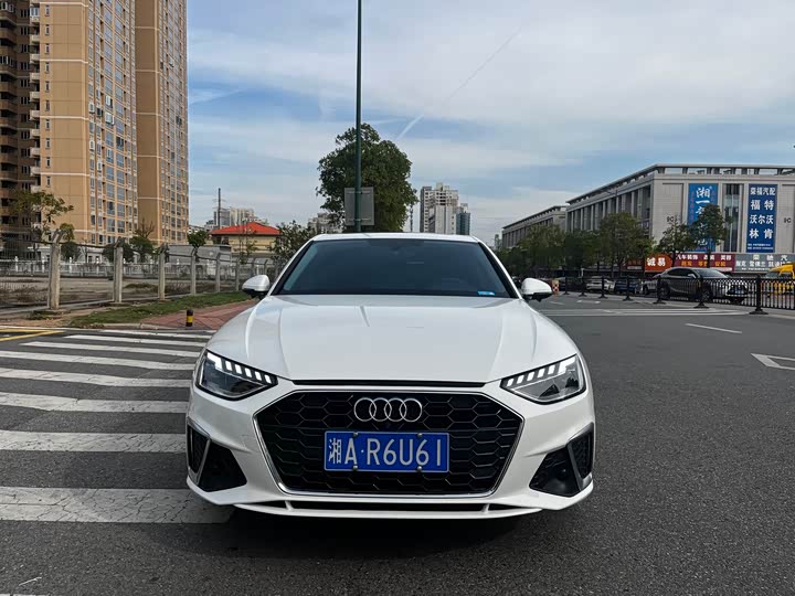 Фото 2 - Audi A4L