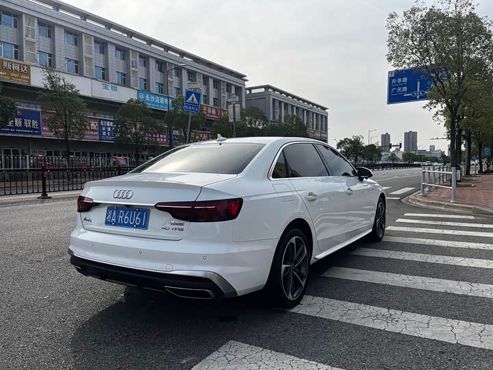 Фото 5 - Audi A4L