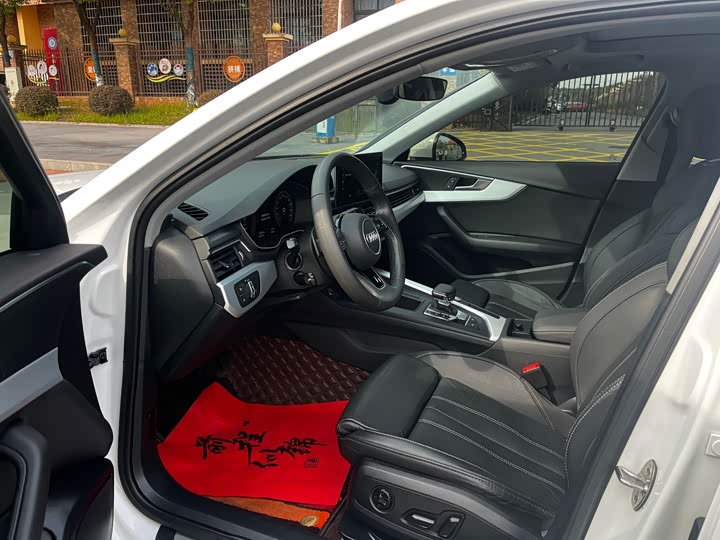 Фото 6 - Audi A4L