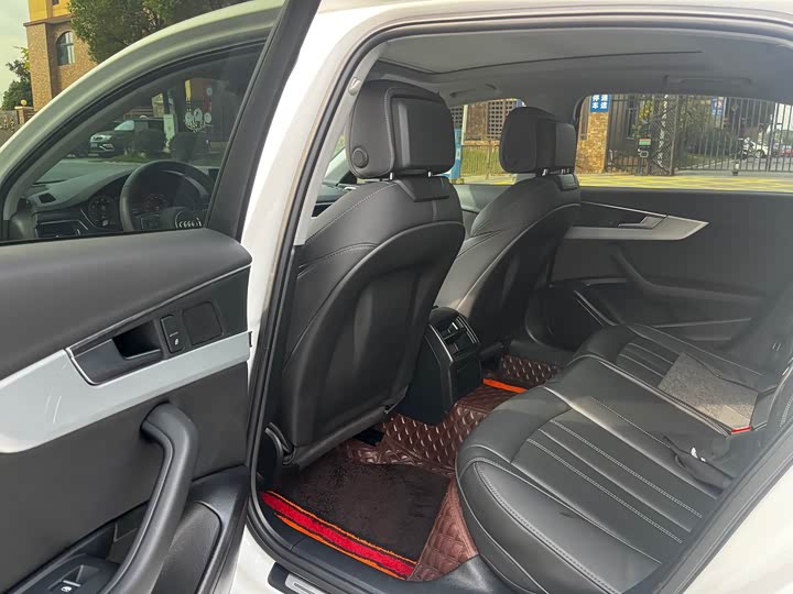 Фото 7 - Audi A4L