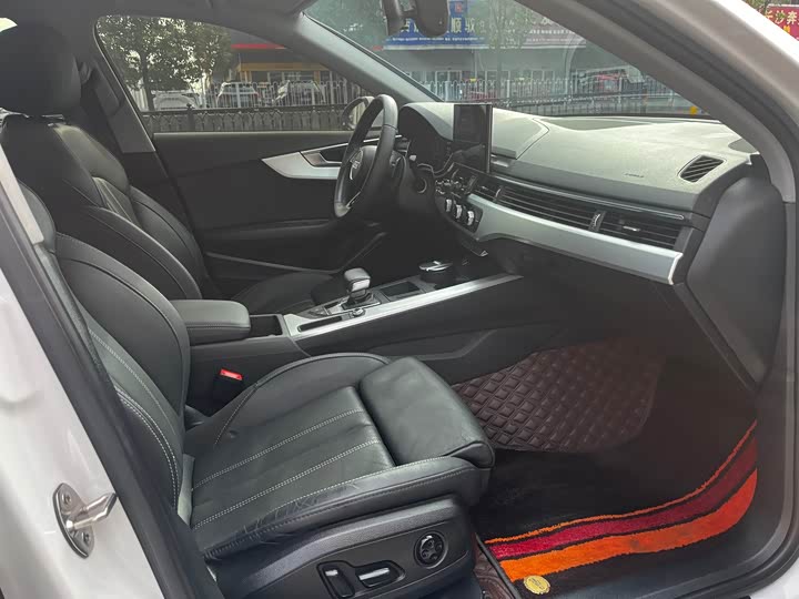 Фото 9 - Audi A4L