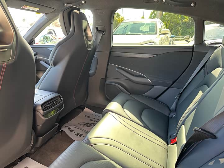 Фото 12 - Xiaomi SU7