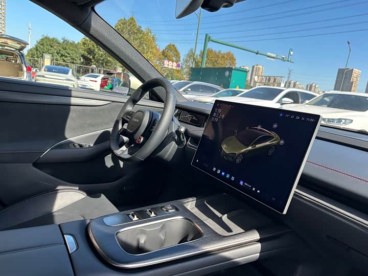 Фото 14 - Xiaomi SU7