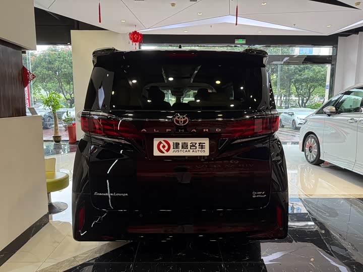 Фото 3 - Toyota Alphard