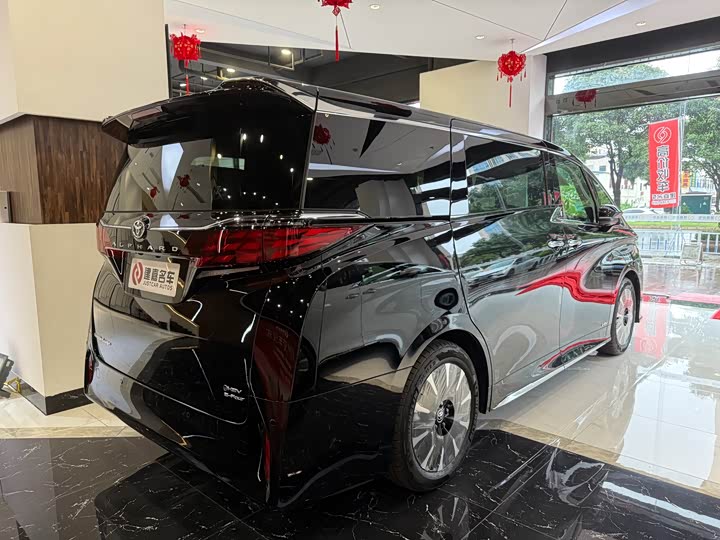 Фото 4 - Toyota Alphard