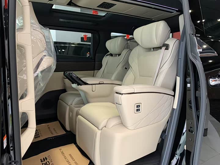 Фото 7 - Toyota Alphard