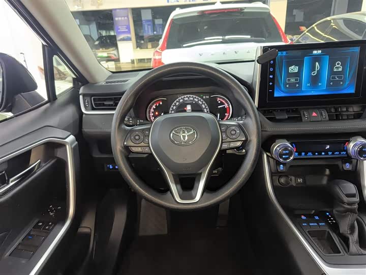 Фото 11 - Toyota RAV4