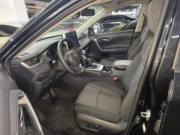 Фото 15 - Toyota RAV4