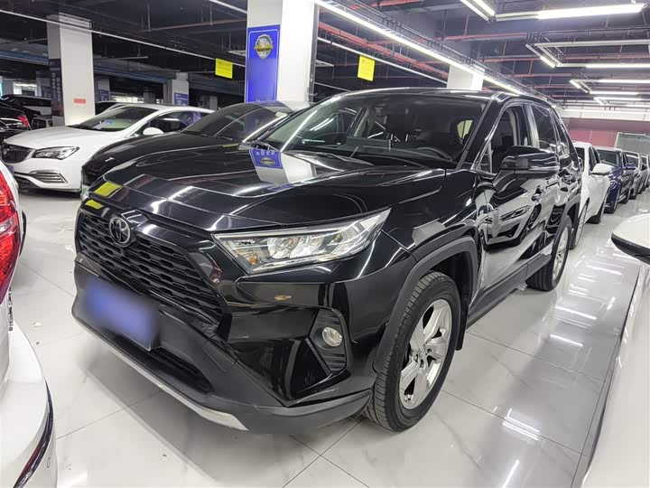 Фото 2 - Toyota RAV4