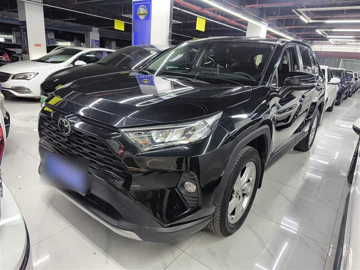 Фото 3 - Toyota RAV4