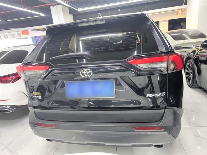 Фото 6 - Toyota RAV4