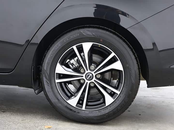 Фото 9 - Nissan Sylphy