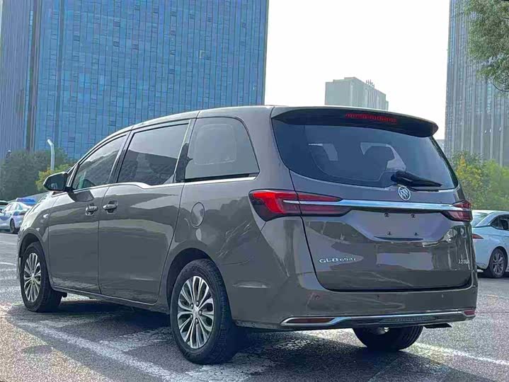 Фото 11 - Buick GL8 ES