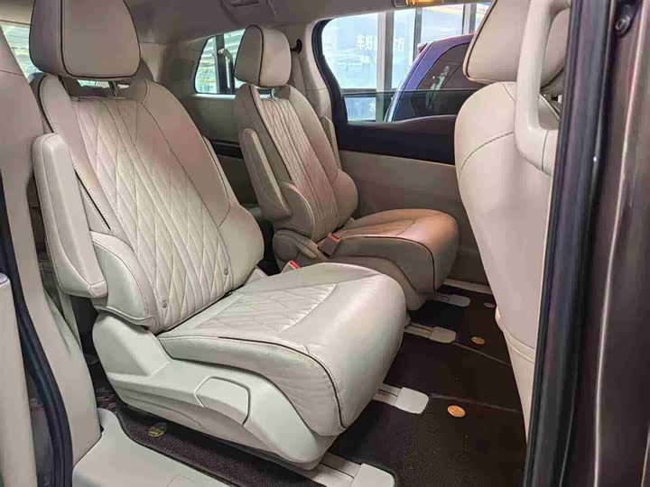 Фото 12 - Buick GL8 ES