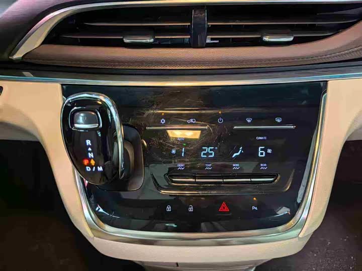 Фото 13 - Buick GL8 ES