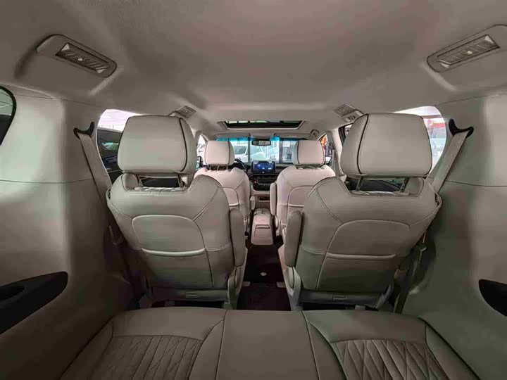 Фото 18 - Buick GL8 ES