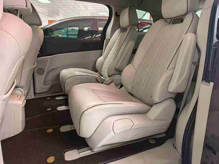 Фото 7 - Buick GL8 ES