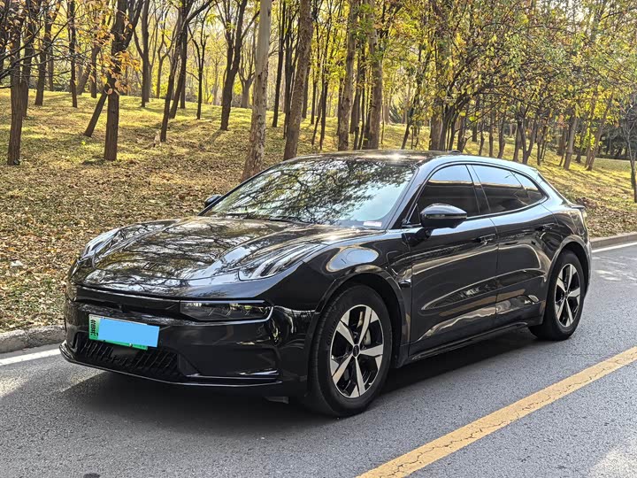 Фото 1 - Zeekr 001