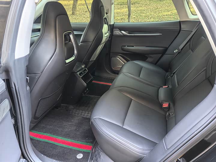 Фото 11 - Zeekr 001