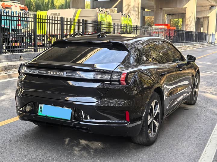 Фото 4 - Zeekr 001