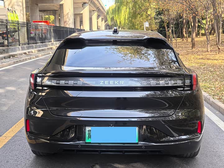 Фото 5 - Zeekr 001