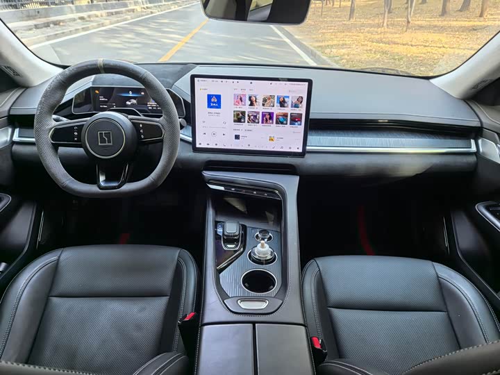 Фото 6 - Zeekr 001