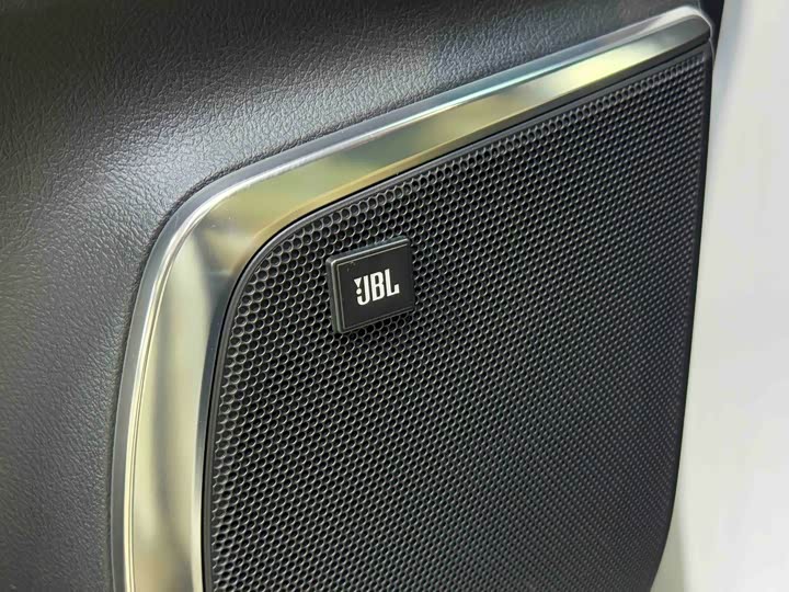 Фото 13 - Toyota Vellfire