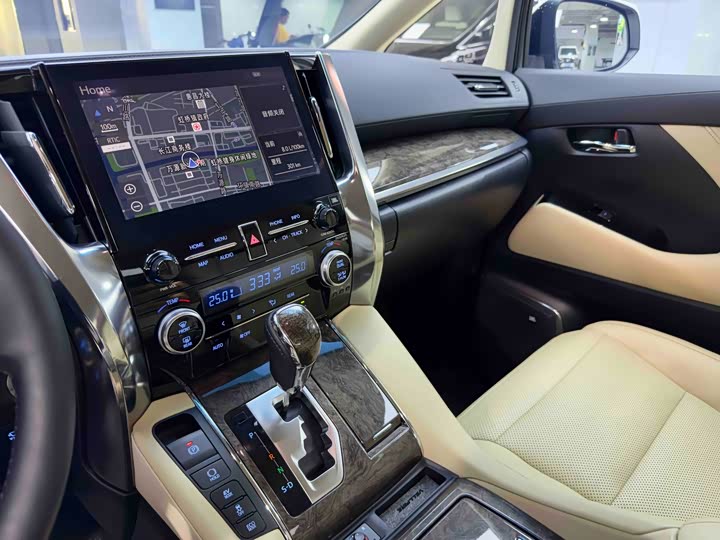 Фото 14 - Toyota Vellfire