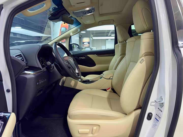 Фото 15 - Toyota Vellfire