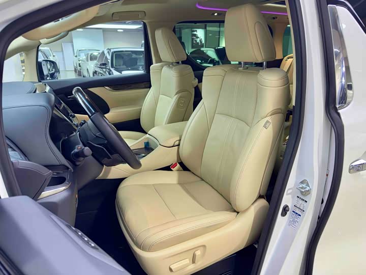 Фото 16 - Toyota Vellfire