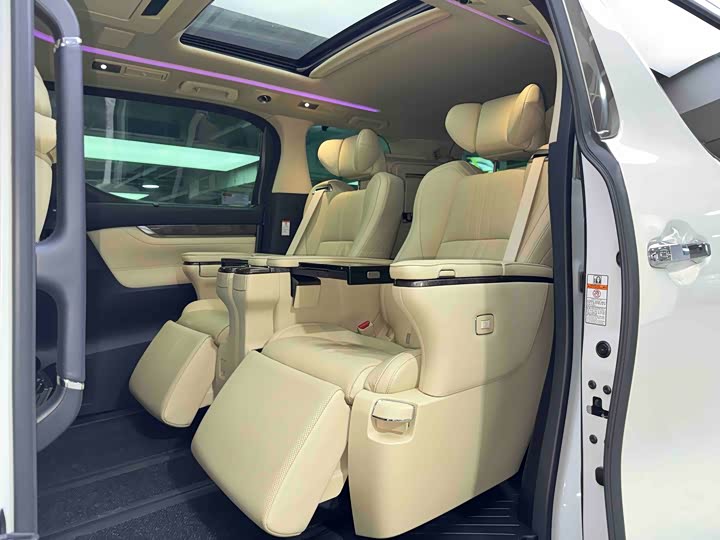 Фото 17 - Toyota Vellfire