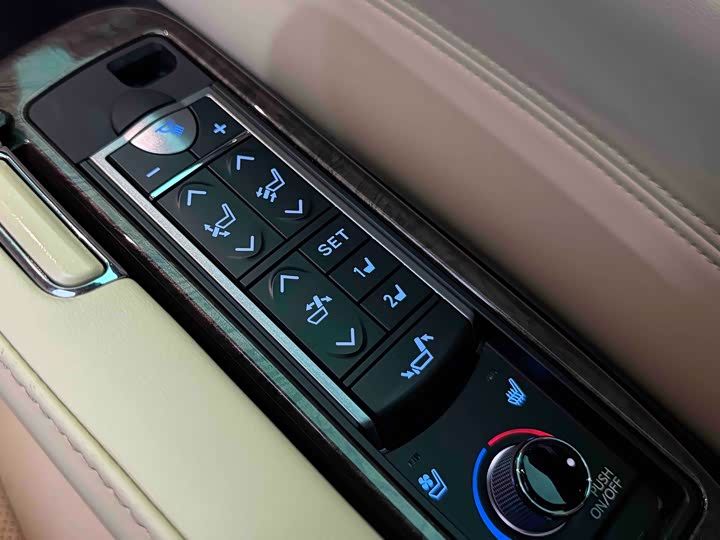 Фото 18 - Toyota Vellfire