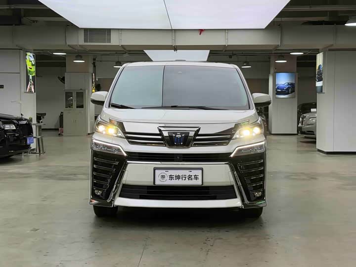 Фото 2 - Toyota Vellfire