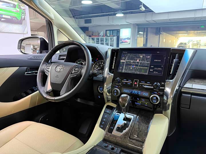 Фото 20 - Toyota Vellfire