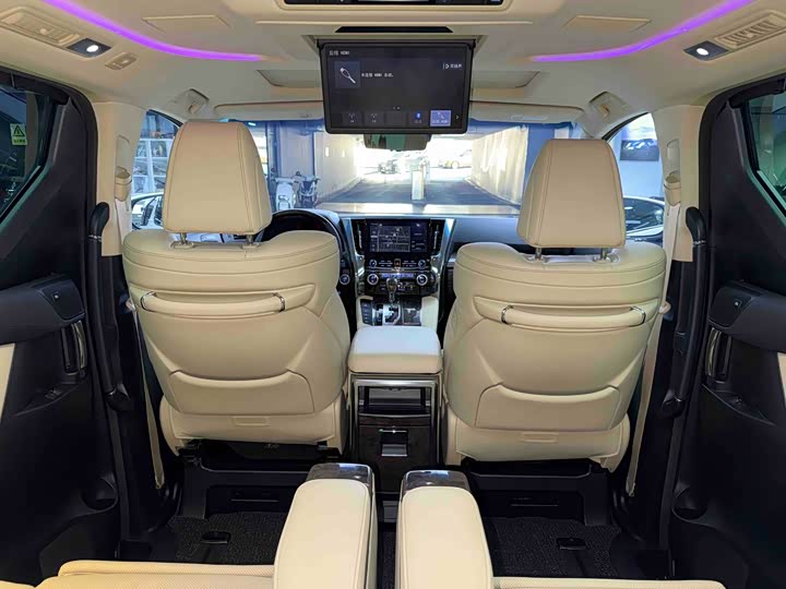 Фото 21 - Toyota Vellfire