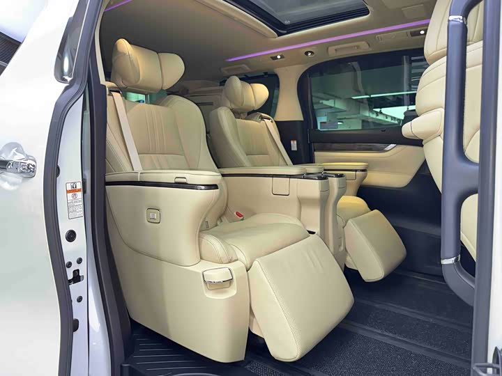 Фото 22 - Toyota Vellfire