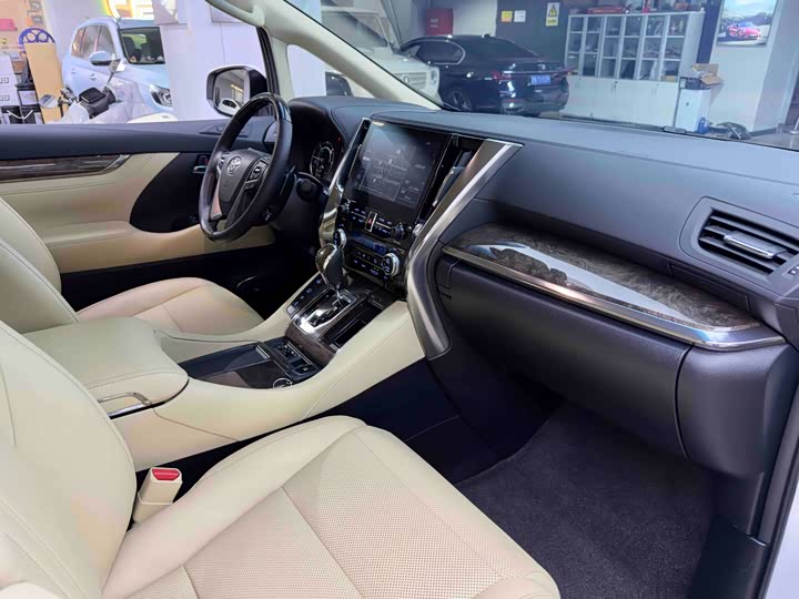 Фото 23 - Toyota Vellfire