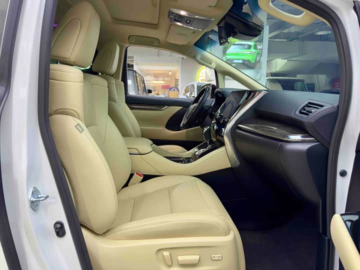 Фото 24 - Toyota Vellfire