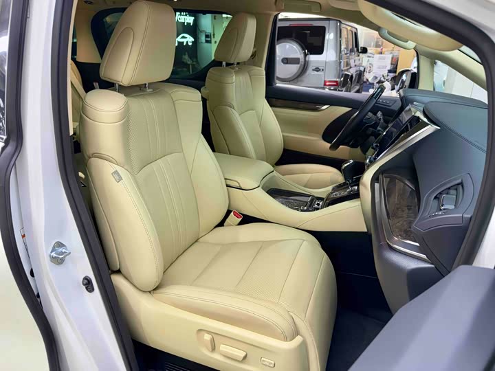 Фото 25 - Toyota Vellfire