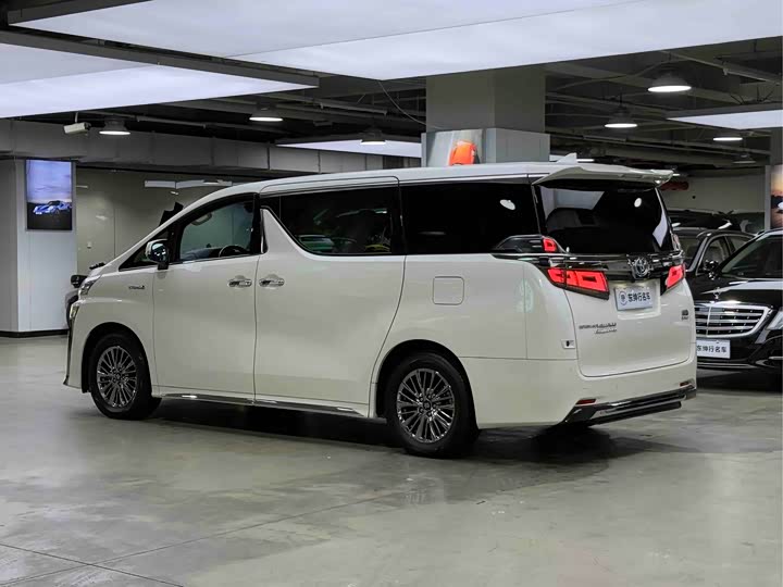 Фото 4 - Toyota Vellfire