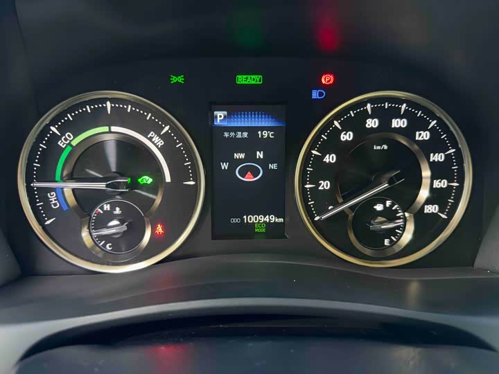 Фото 9 - Toyota Vellfire